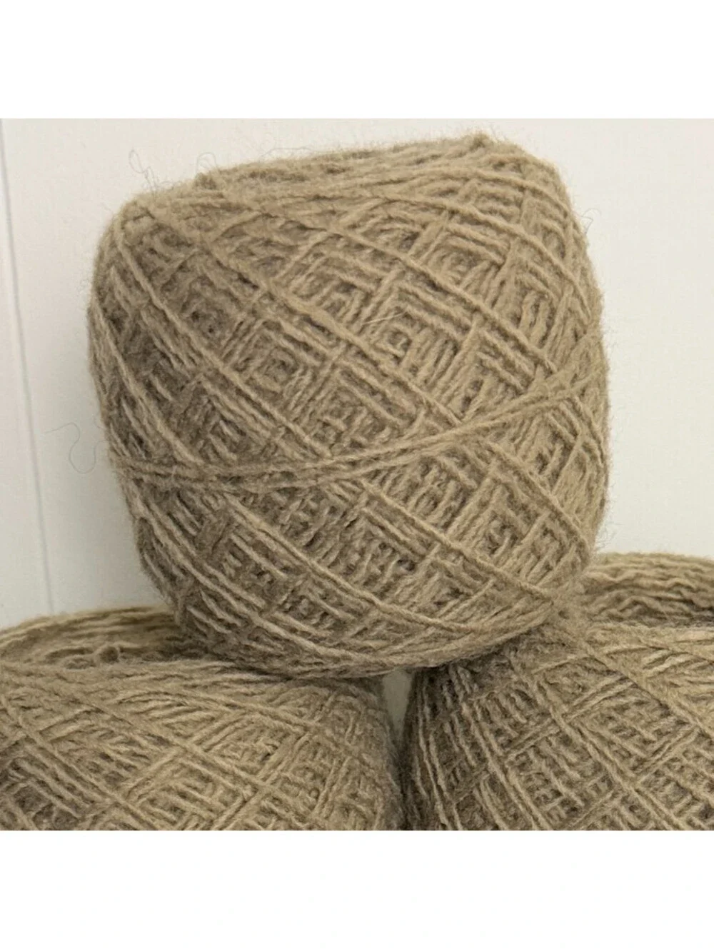 Reclaimed Acrylic DK Yarn – 765 Yards 334g – Brown Tan (5 Cakes)